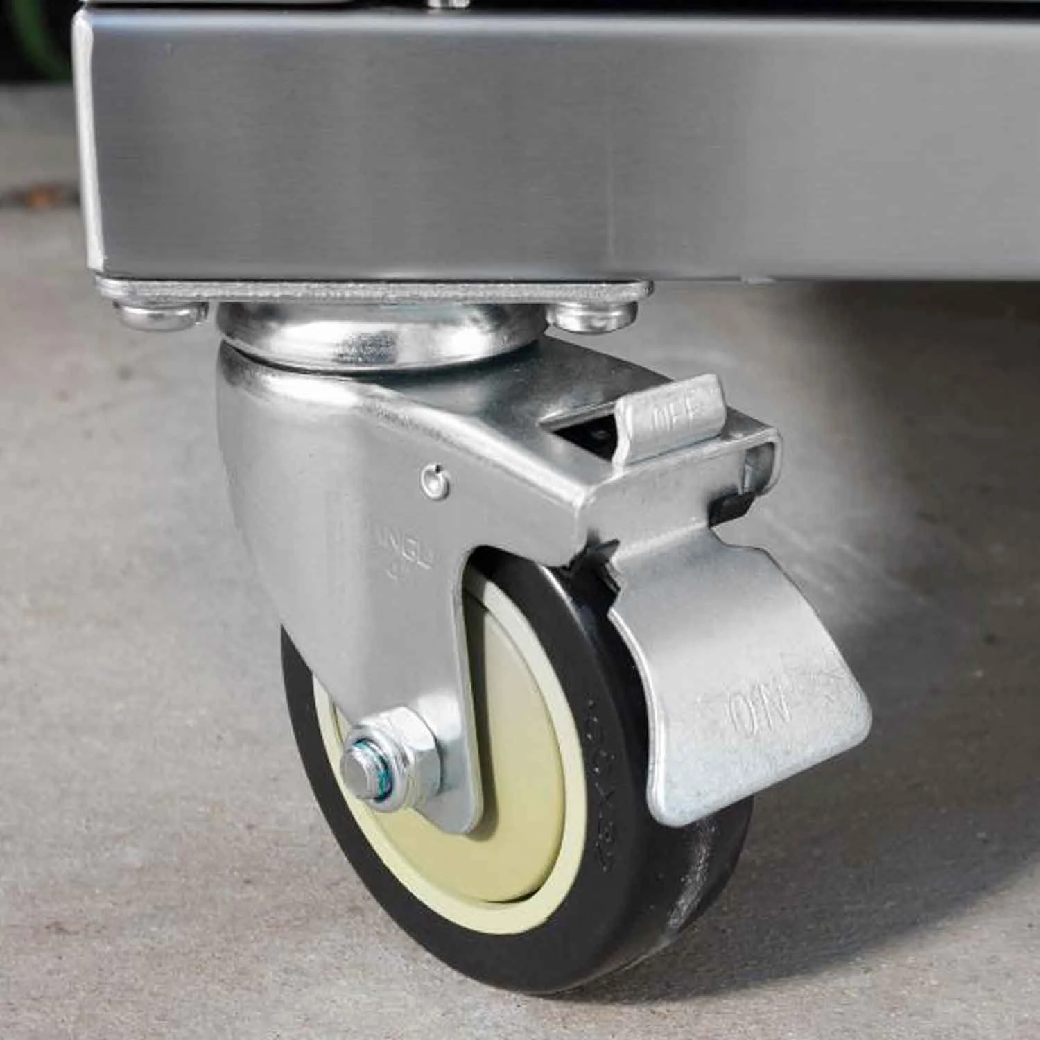 Bull BG-2600x Outlaw 30-Inch Grill On Cart 5 Bull BG-2600x Outlaw 30-Inch Grill On Cart - Image 5